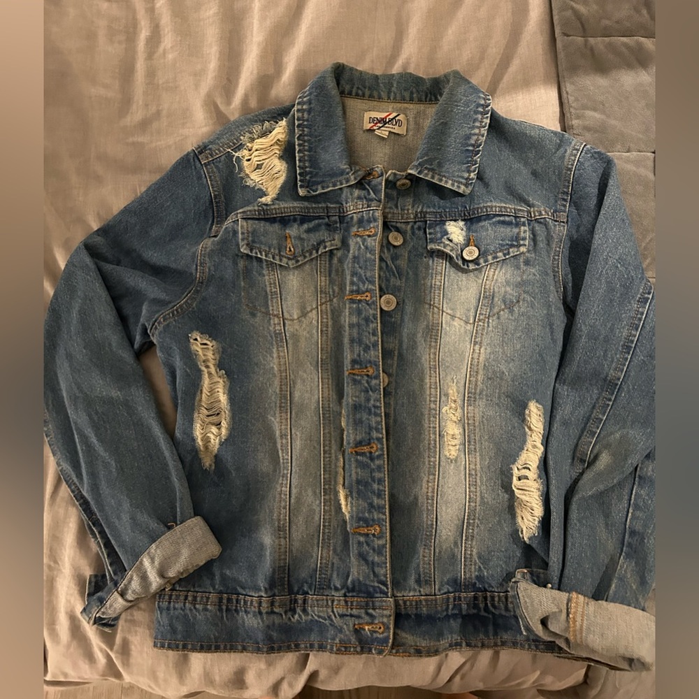 Excellent Distressed Jean Jacket